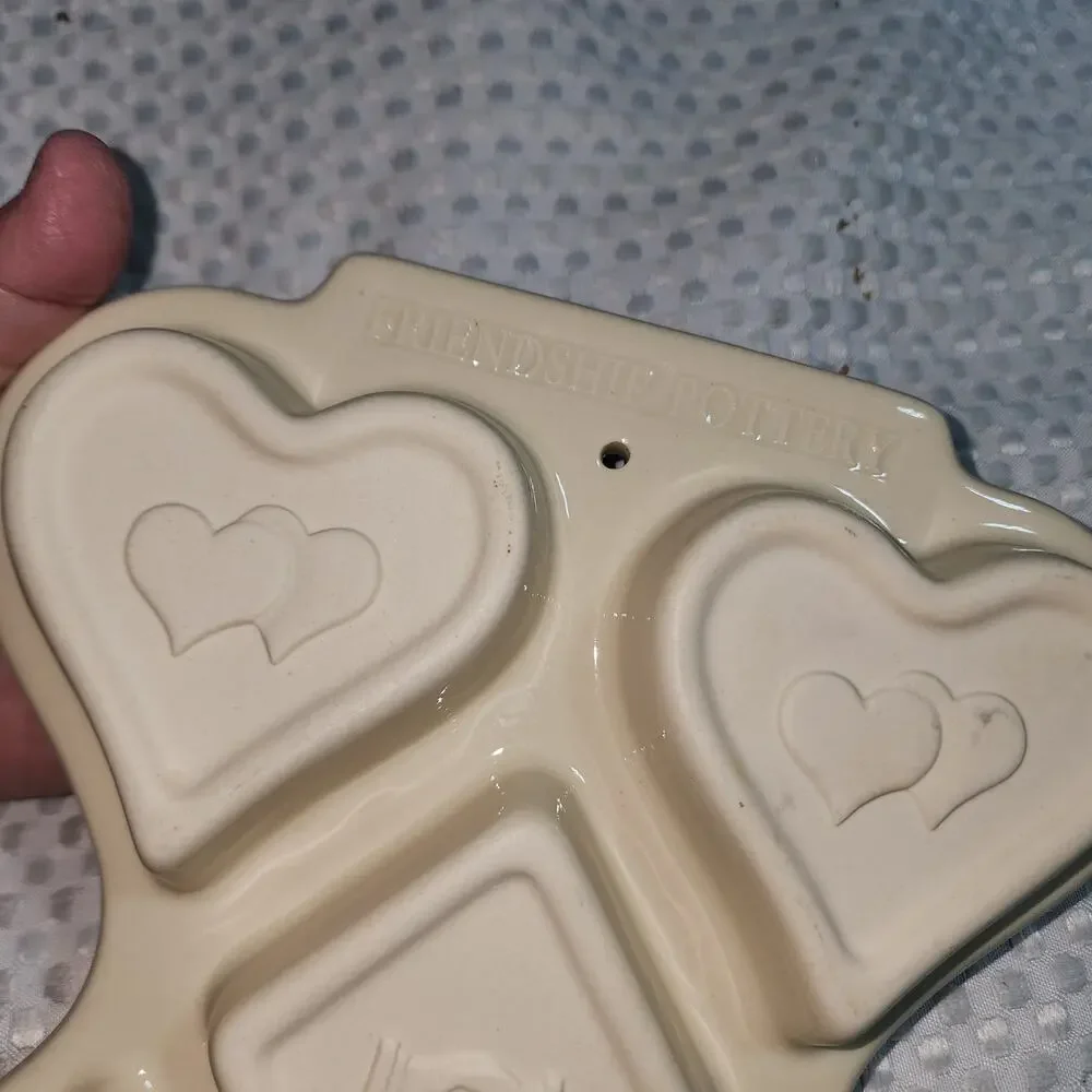 HENN ROSEVILLE FRIENDSHIP HEART MUFFIN PAN CERAMIC